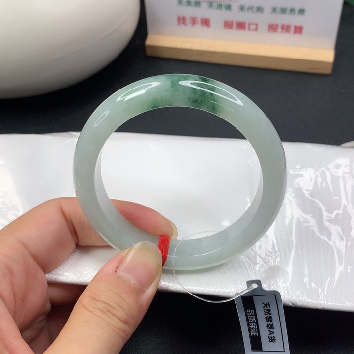 翡翠手镯未镶嵌5556
