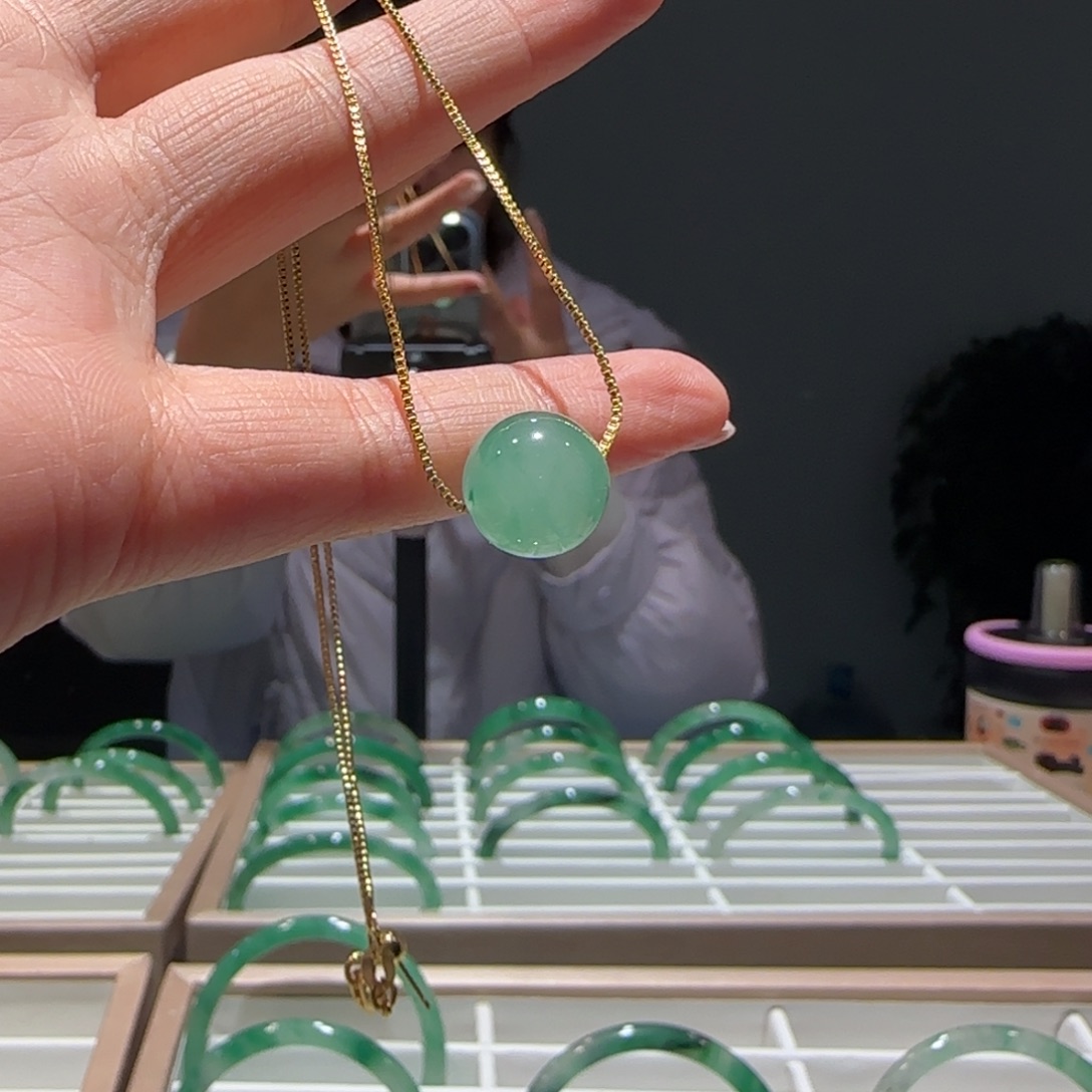 石英质玉（非洲翠）未镶嵌颈饰