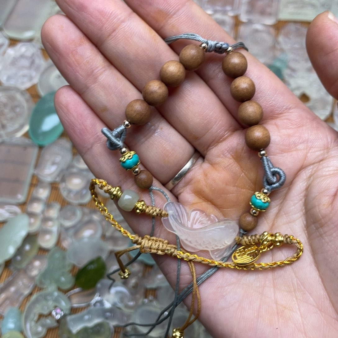 未镶嵌蛇纹石玉颈饰