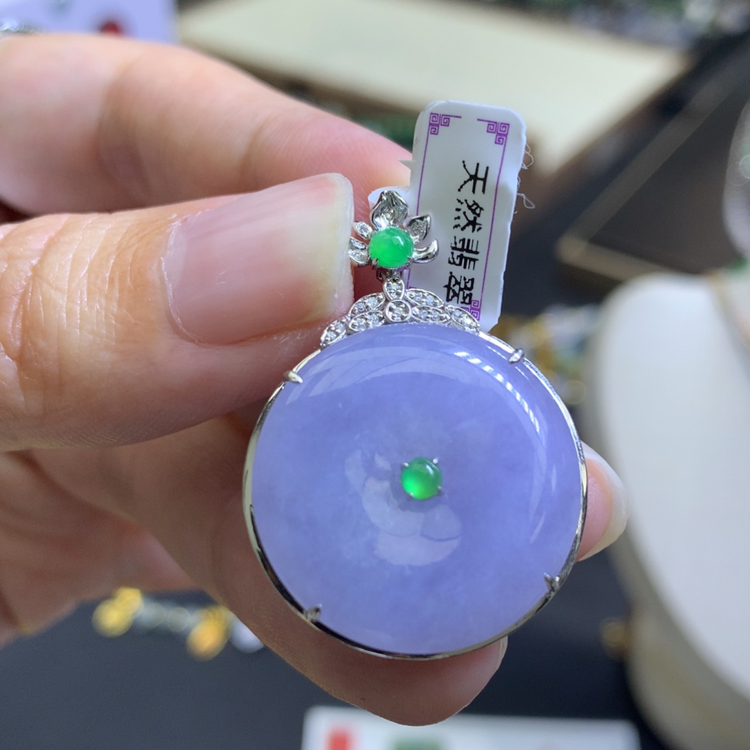 颈饰18K金镶嵌翡翠