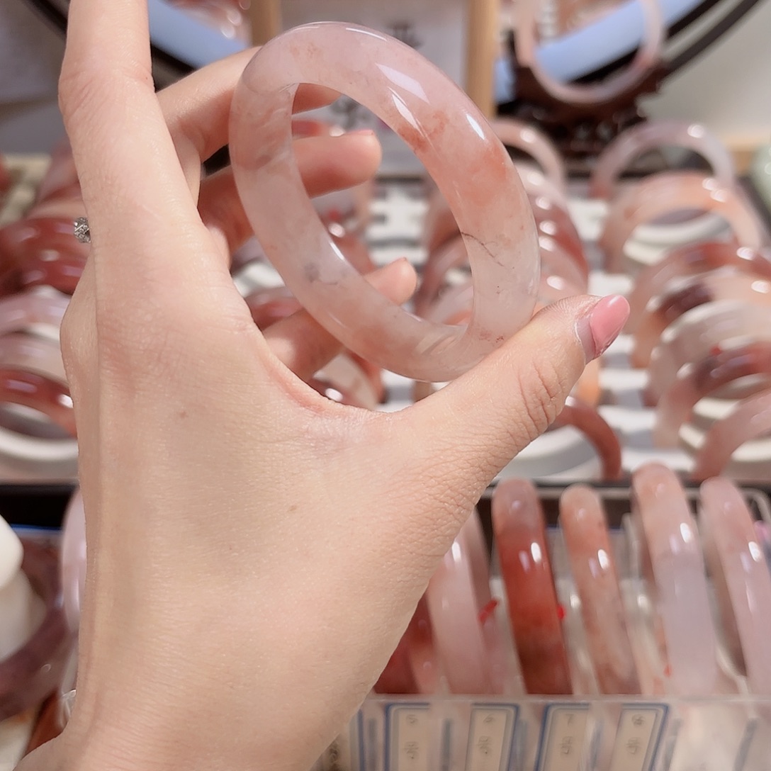 石英质玉手镯未镶嵌简*?