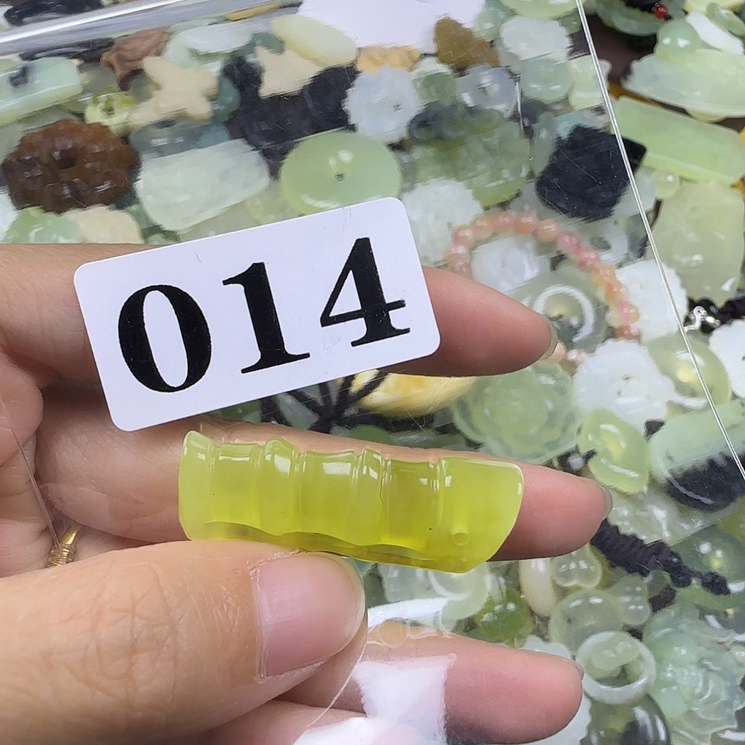 蛇纹石玉未镶嵌岫玉吊坠