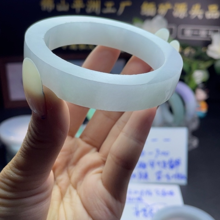 小***a定制翡翠翡翠手镯未镶嵌