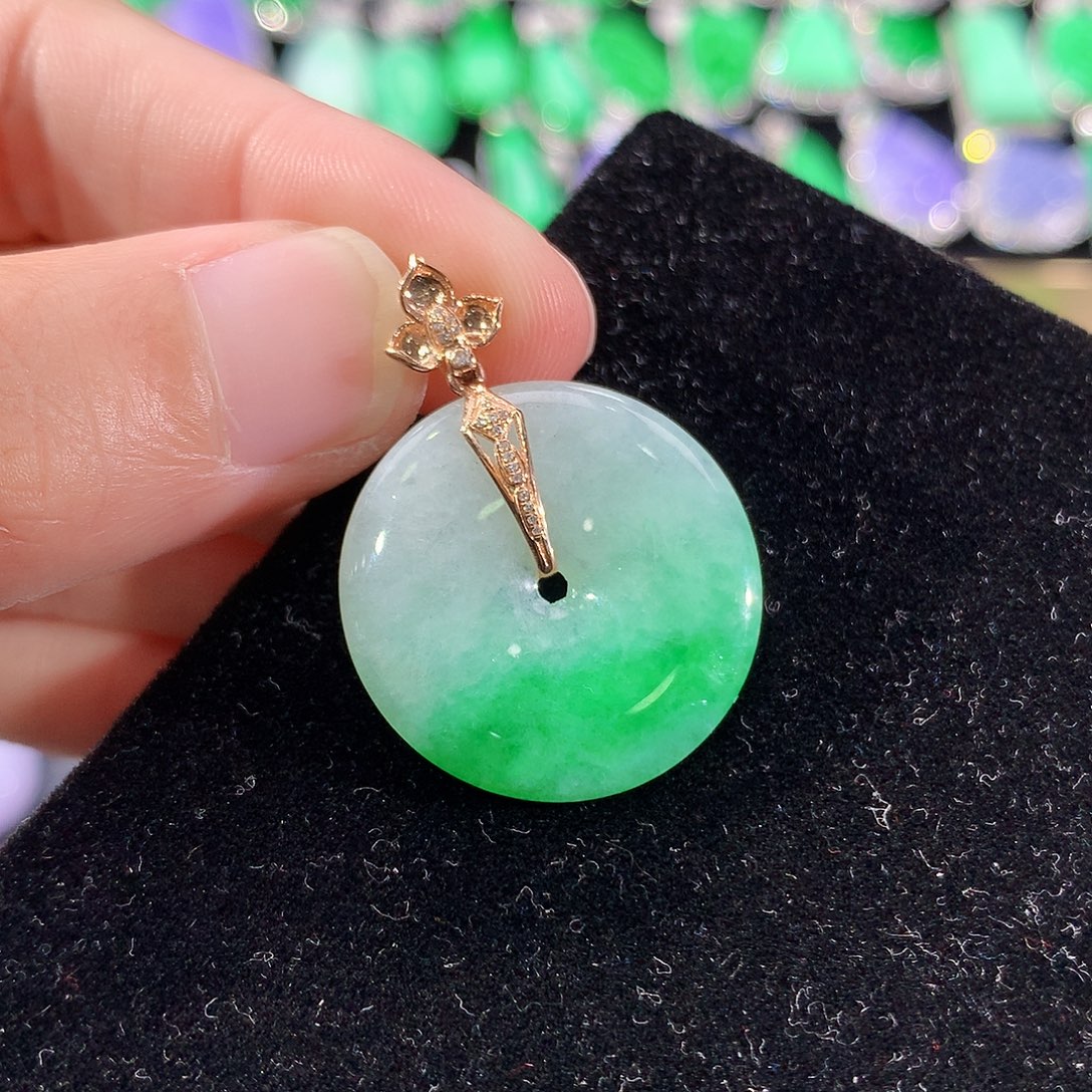 翡翠18K金镶嵌颈饰