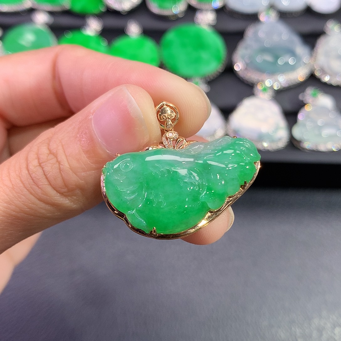 翡翠18K金镶嵌吊坠(赠链)