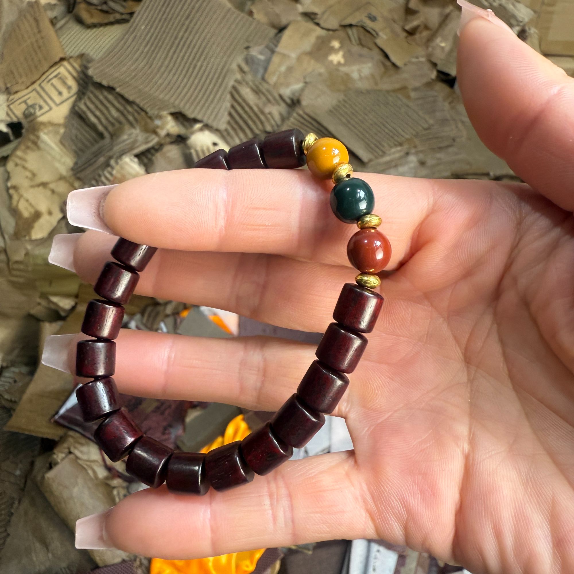 m-aa159血檀木红绿灯手串