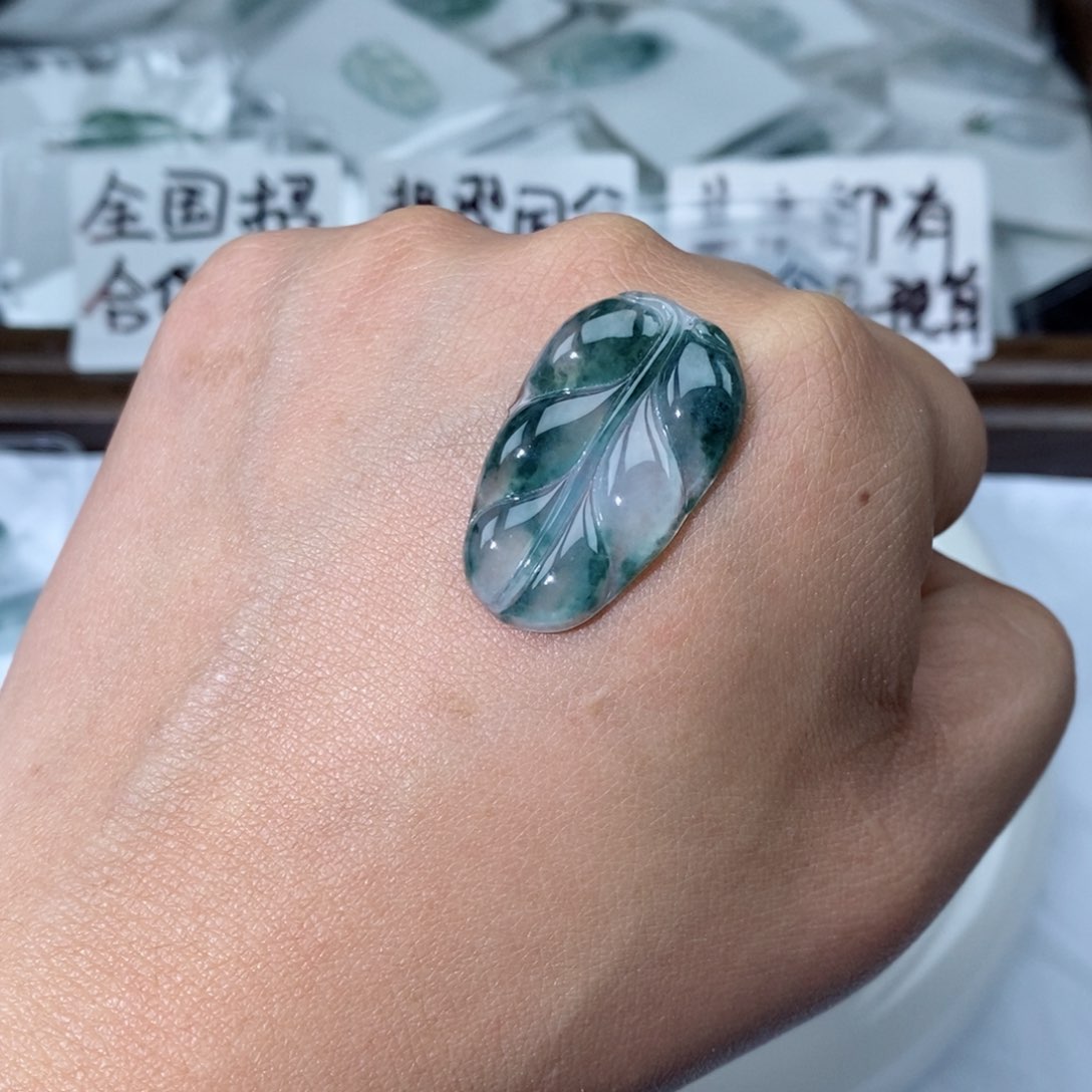 颈饰未镶嵌翡翠天然