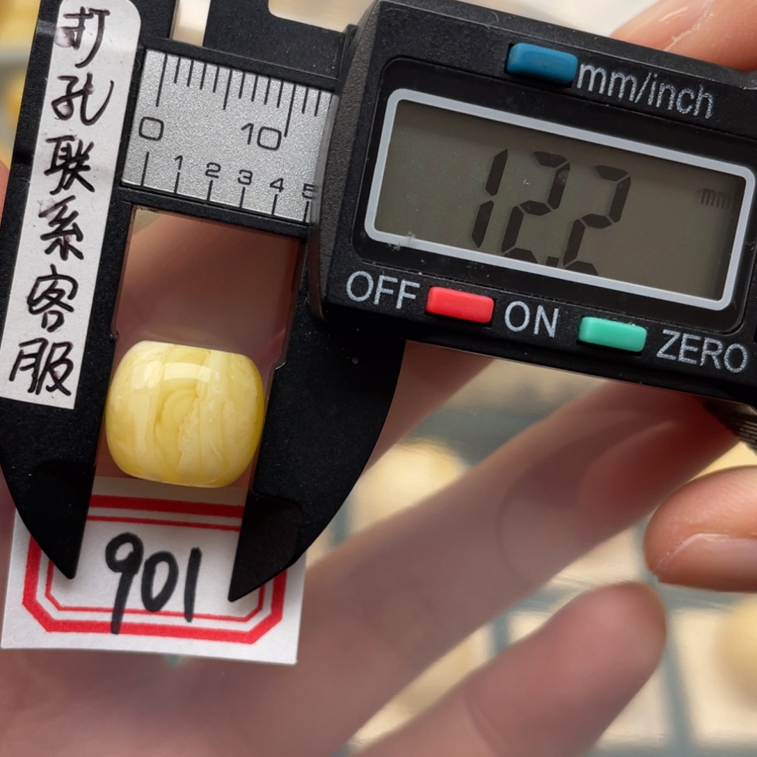 蜜蜡裸石未镶嵌冬***鱼微瑕