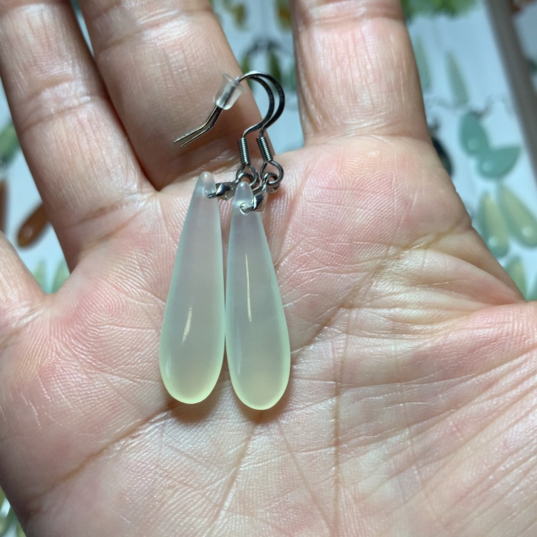 蛇纹石玉耳环未镶嵌