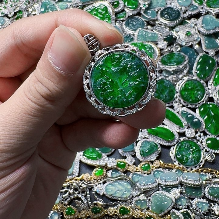 翡翠颈饰未镶嵌天然A货翡翠放漏