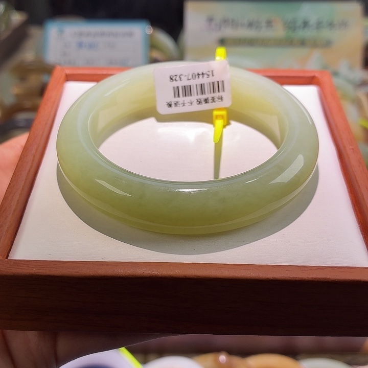 和田玉未镶嵌手镯6.  55