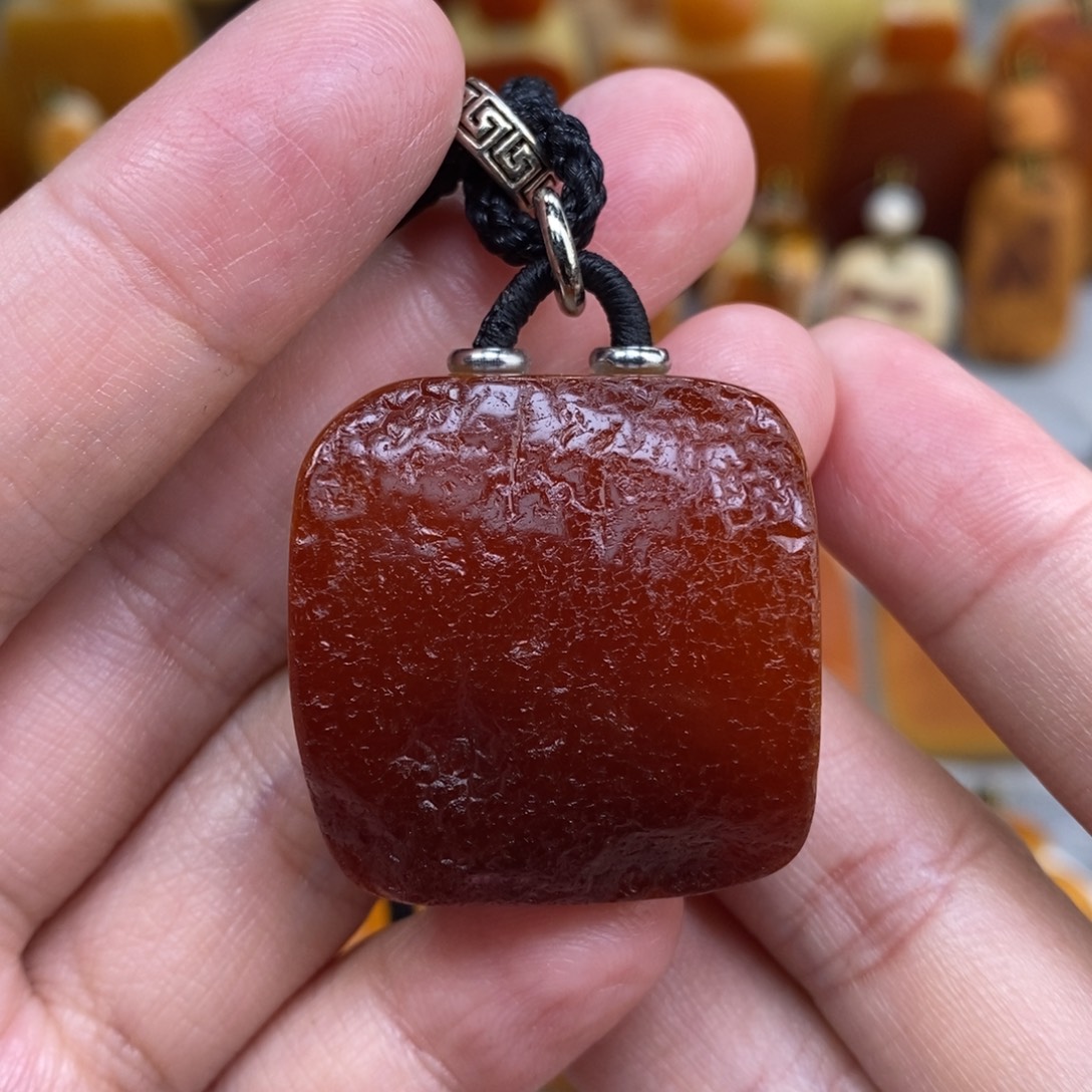 蜜蜡未镶嵌珠宝奇石