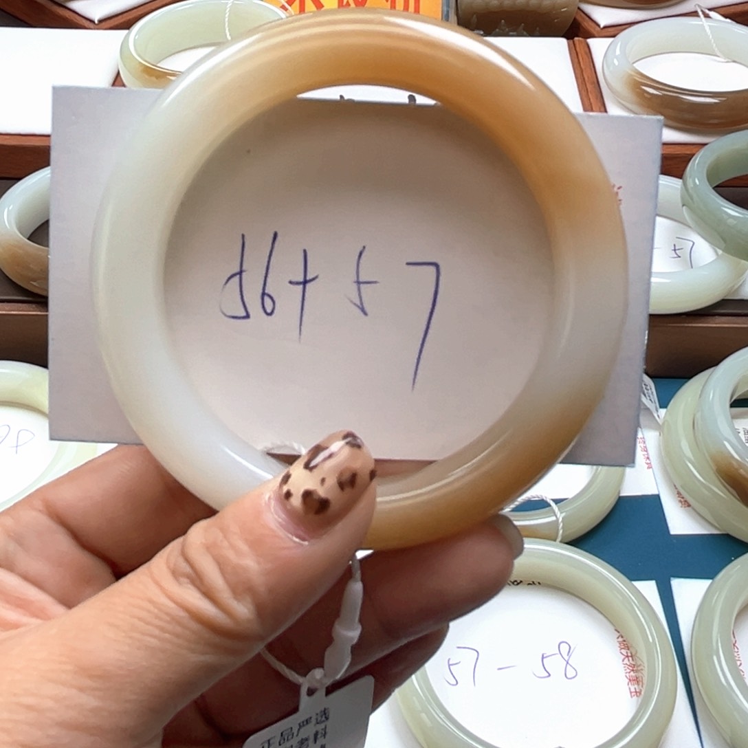 未镶嵌手镯和田玉花****6