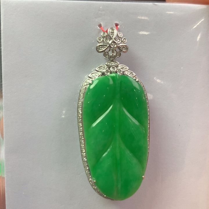 翡翠18K金镶嵌颈饰翡翠吊坠