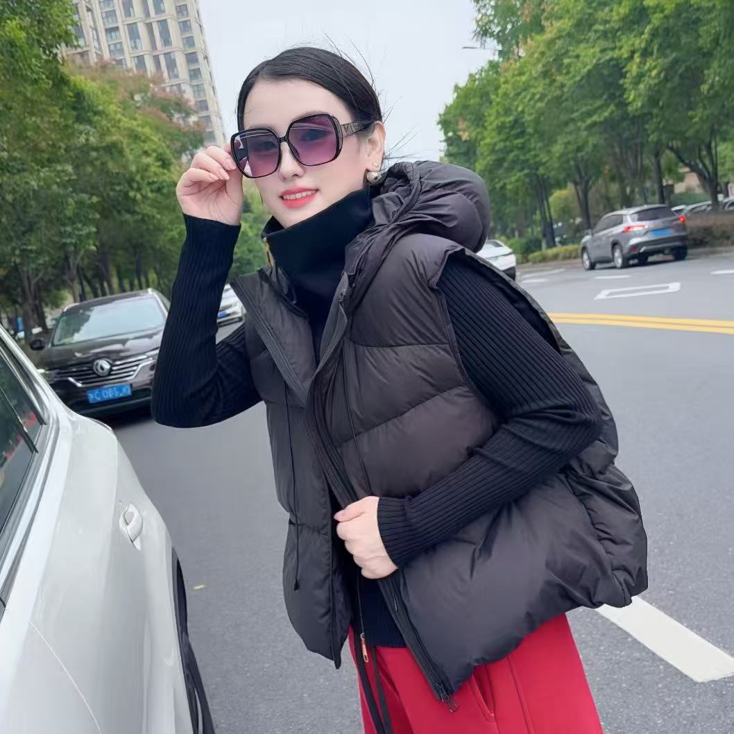 DR欧美秋冬季新款白鸭绒羽绒马甲女小个子连帽宽松短款泡芙背心