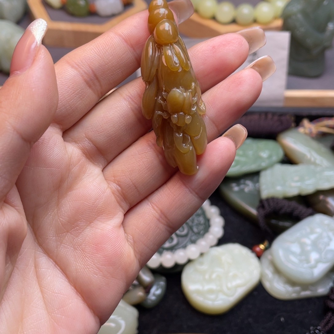 和田玉颈饰未镶嵌