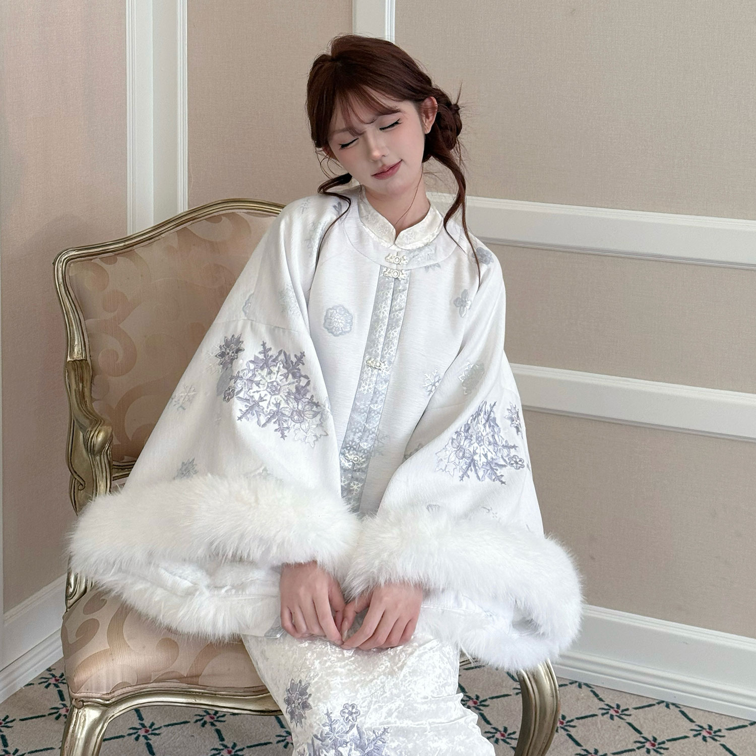 一木胡桃【雪花酥】12月18日20点 冬季国风少女白色改良圆领袄刺绣
