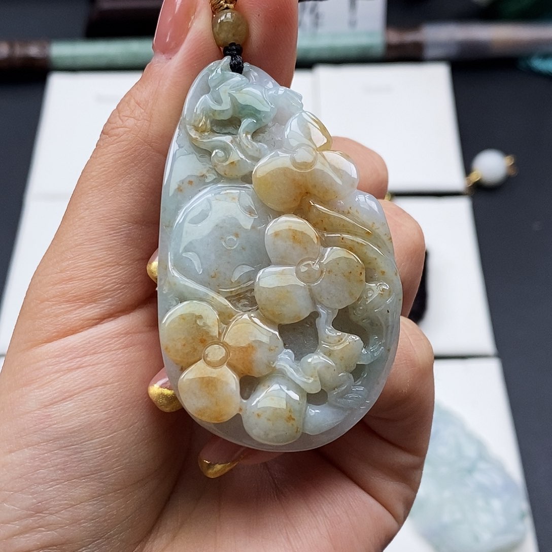 翡翠颈饰未镶嵌翡翠