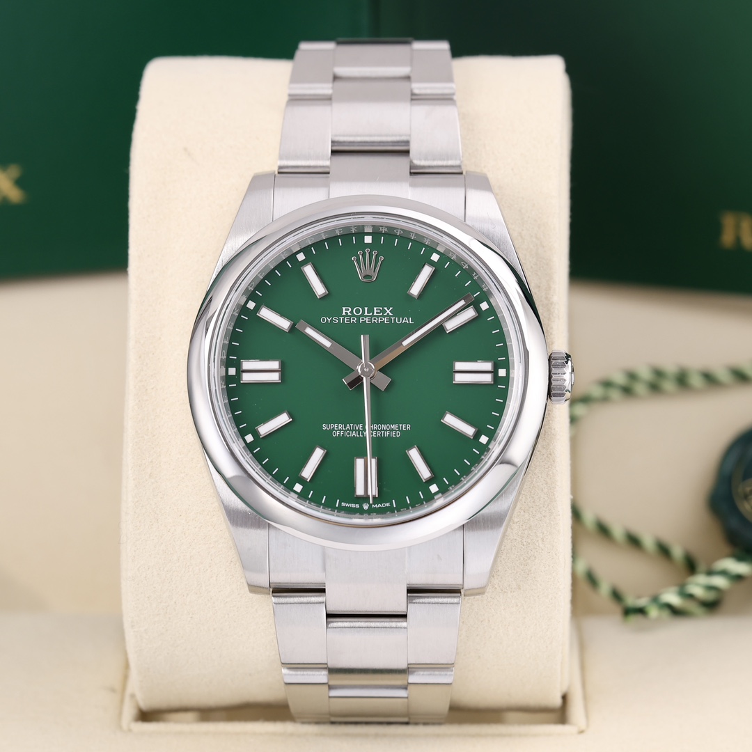 99新 Rolex/劳力士 124300 自动机械 绿面 41mm 2025年4月保卡