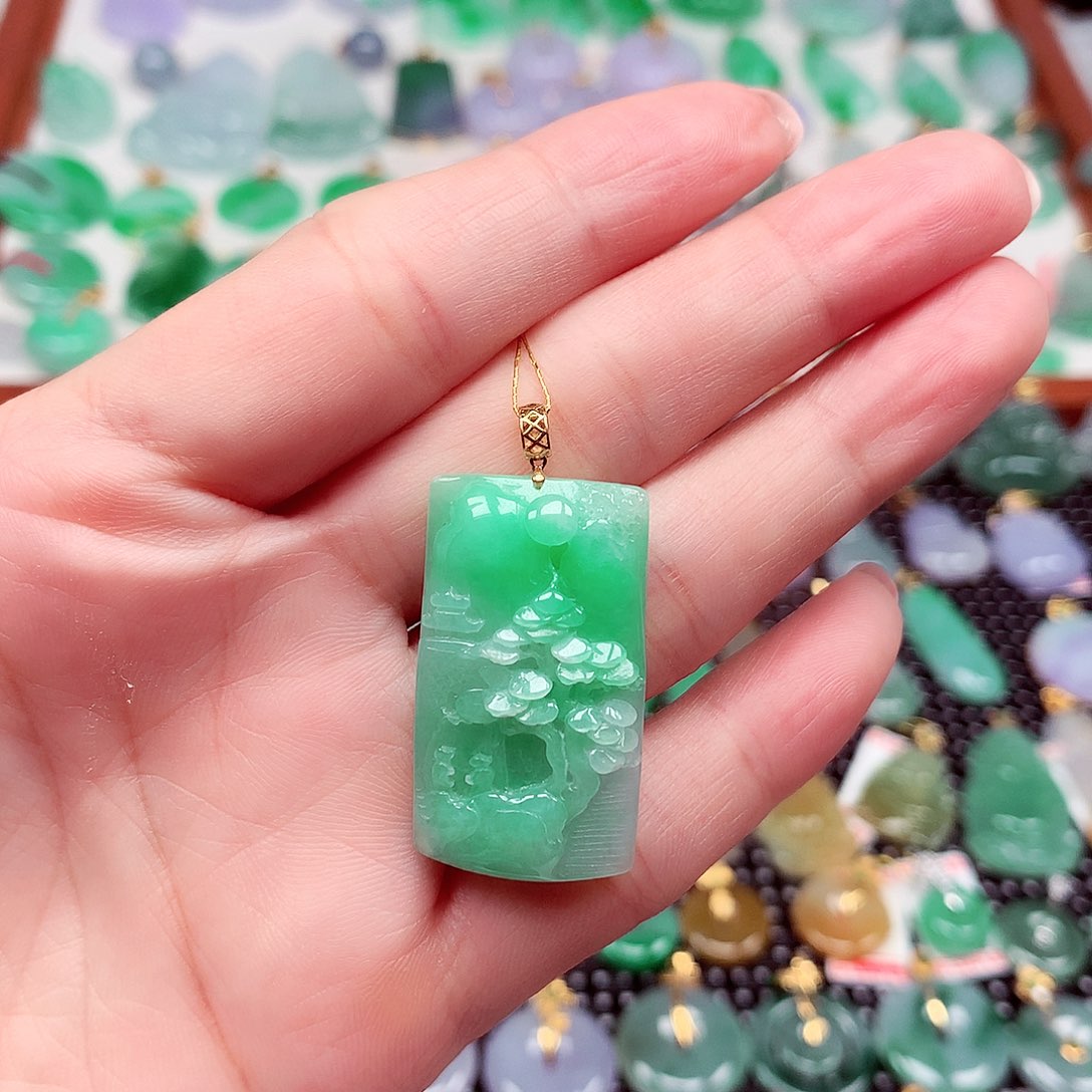 翡翠18K金镶嵌颈饰