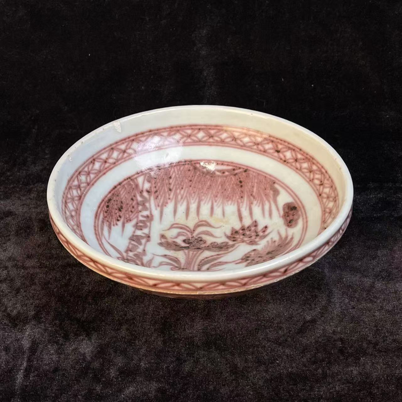 明代釉里红花草纹