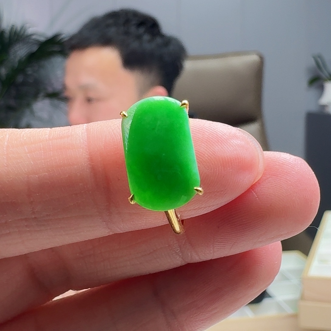 翡翠戒指18K金镶嵌天然