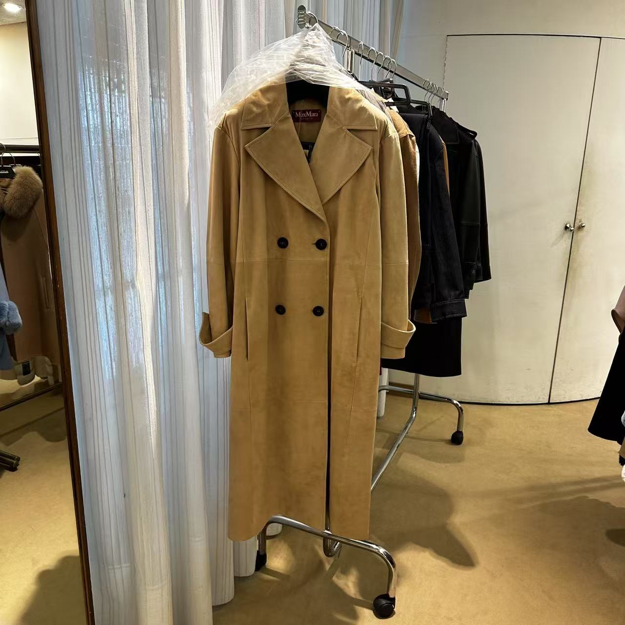 全新未使用 MaxMara FARNESE 双排扣皮衣