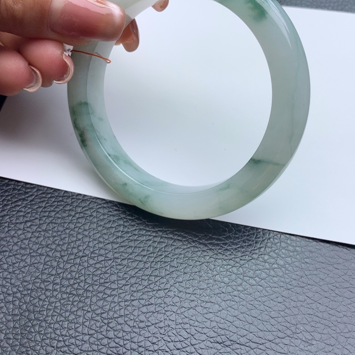 翡翠手镯未镶嵌天然翡翠手镯