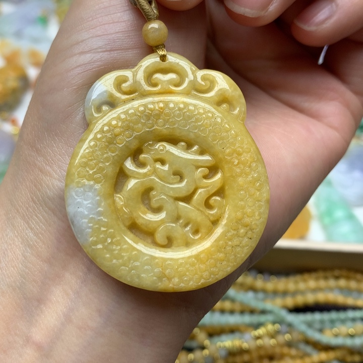 翡翠颈饰未镶嵌翡翠