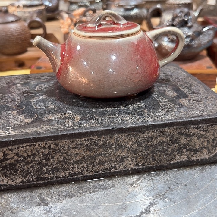 主人杯一个，瓷。。品茗