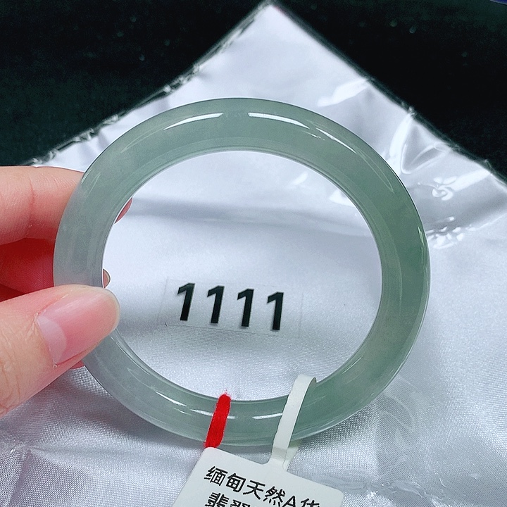 翡翠未镶嵌手镯（圆镯）