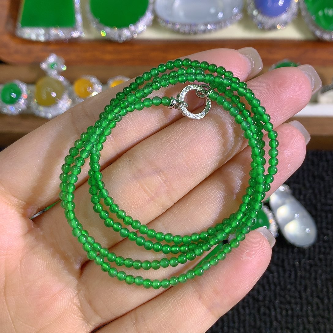 猫***翡翠18K金镶嵌颈饰小米珠