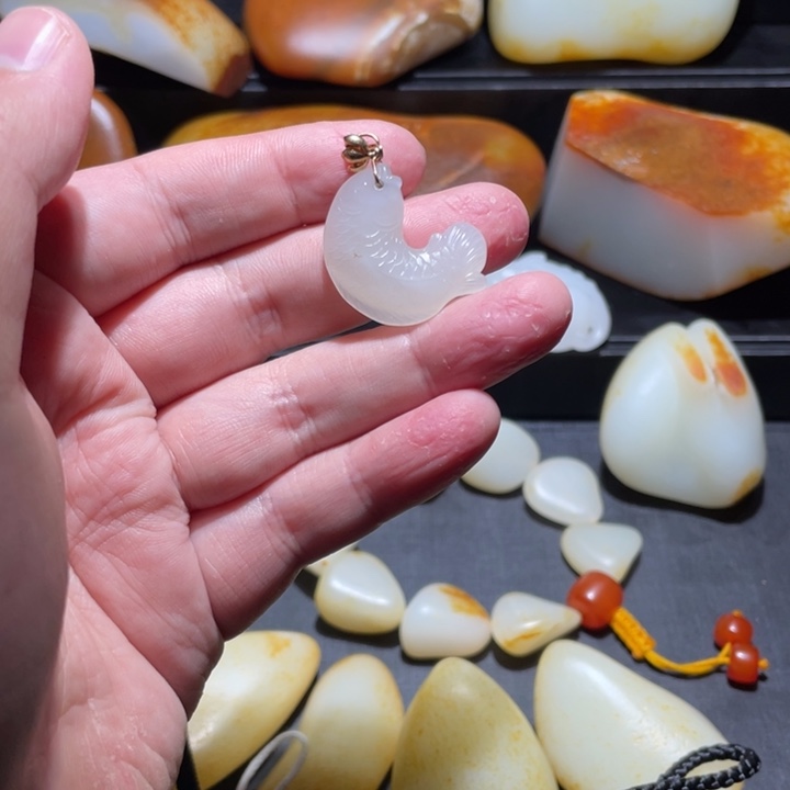 和田玉（糖玉）18K金镶嵌挂件