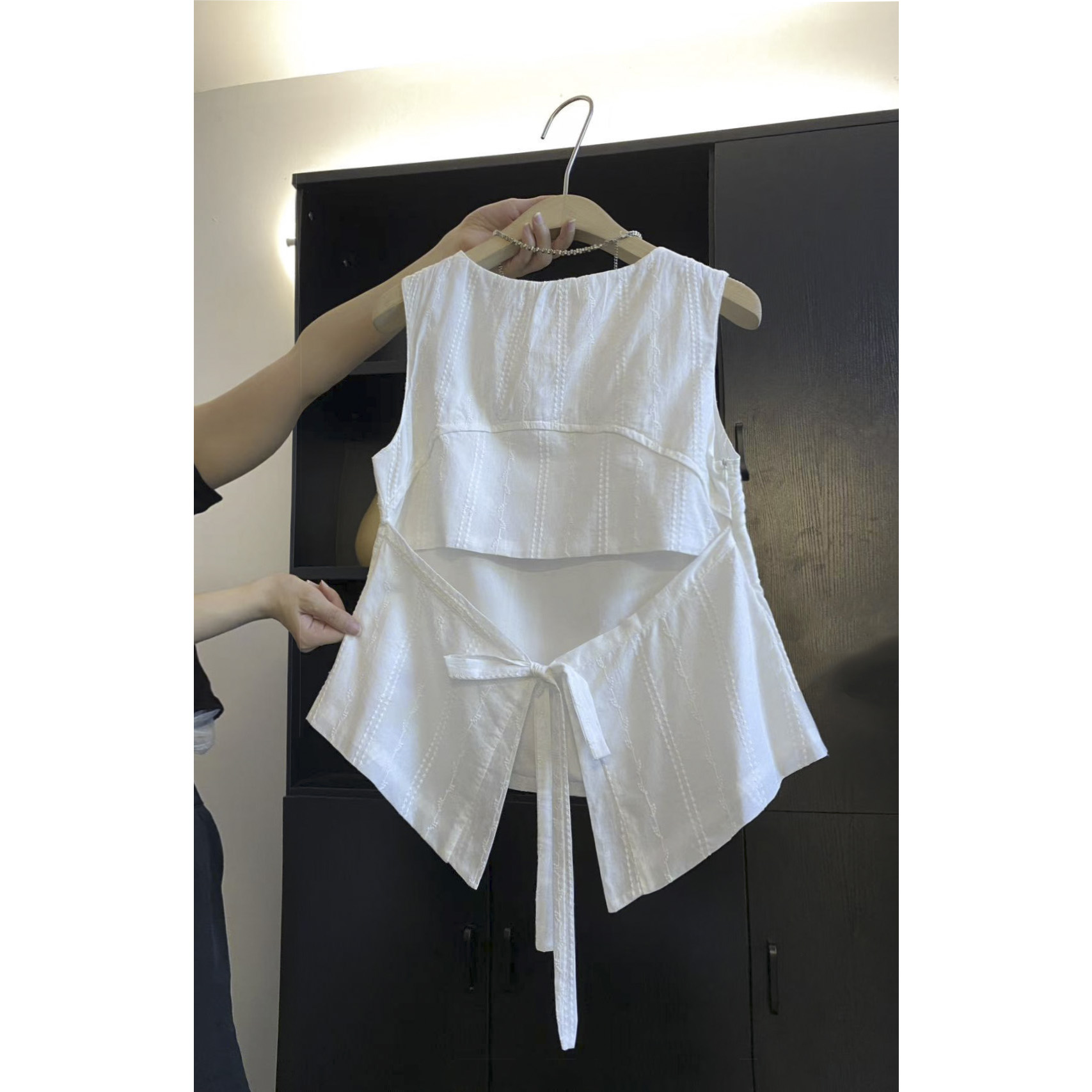 璎婲sᴀᴋᴜʀᴀ【风铃贝壳】媛韩版甜美刺绣提花后背露腰绑带无袖衬衫