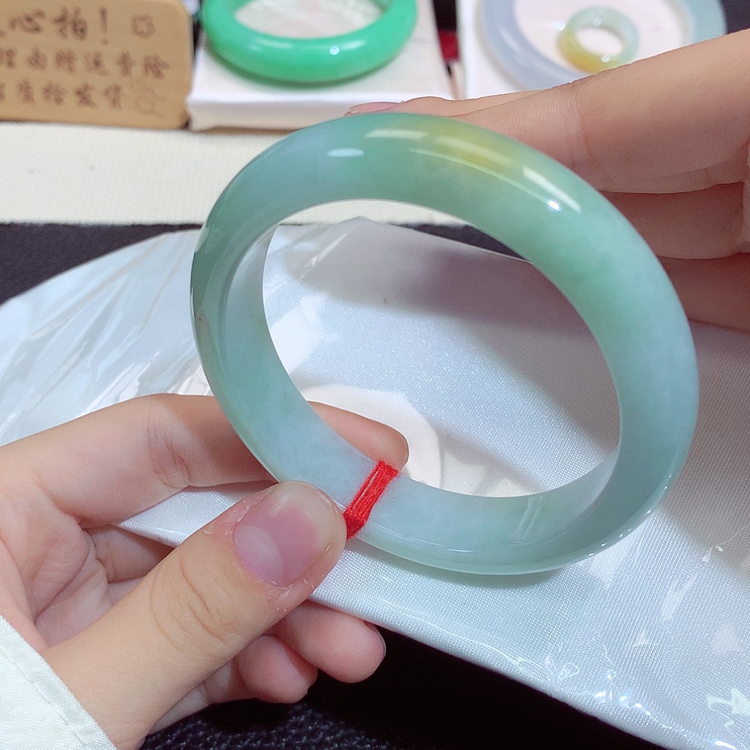 翡翠未镶嵌手镯9017