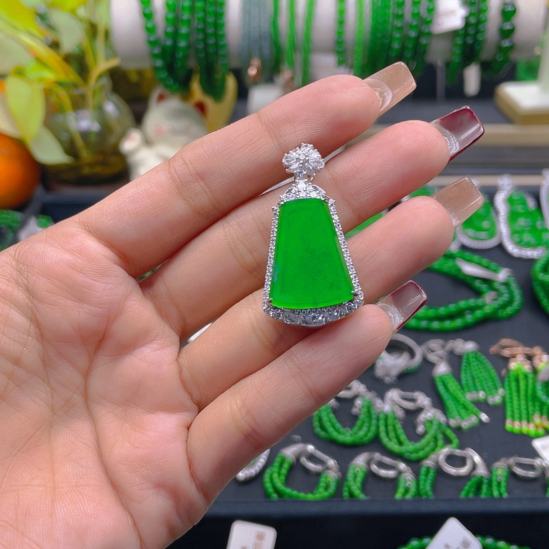 翡翠颈饰银S925镶嵌一刀切无事牌