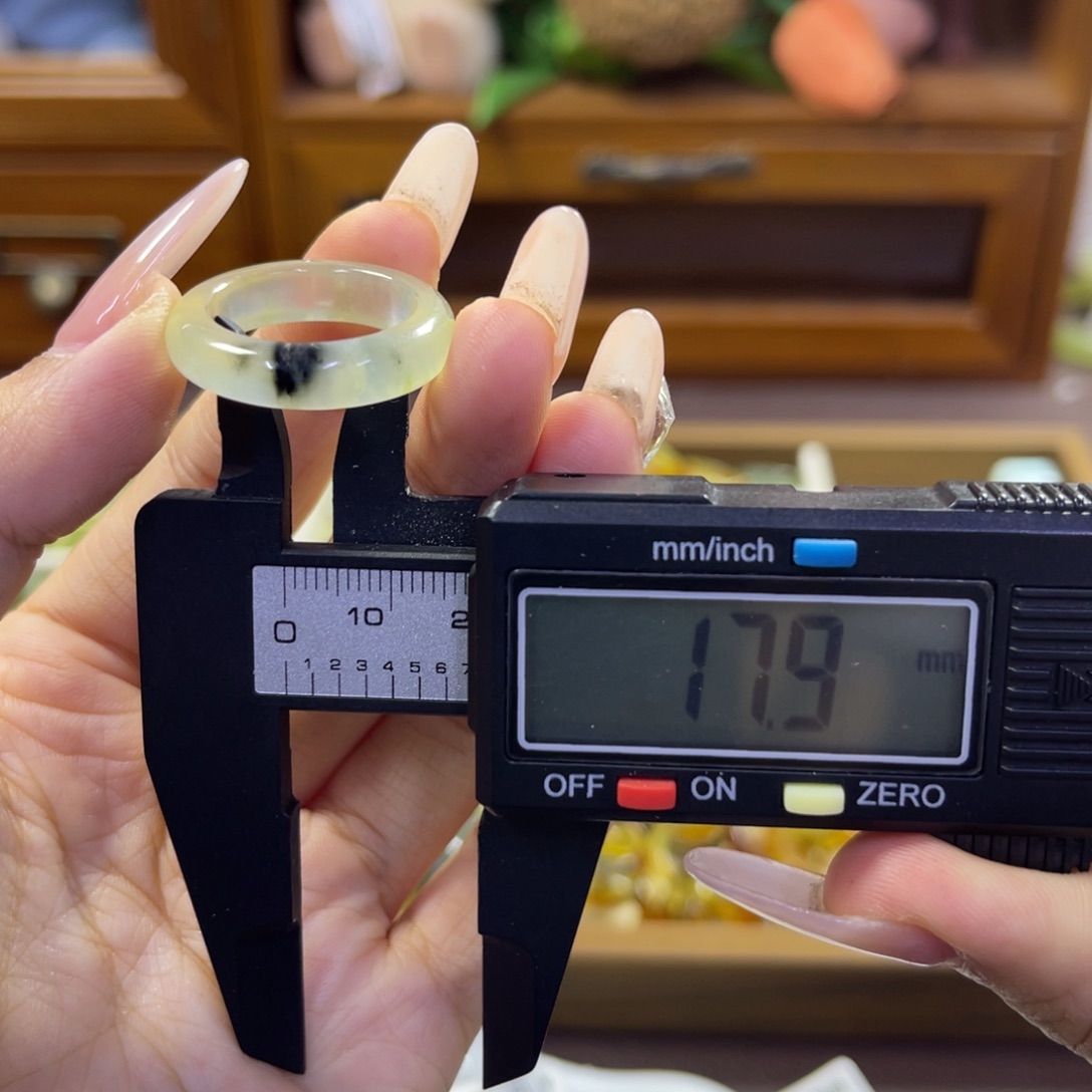 蛇纹石玉未镶嵌手镯150