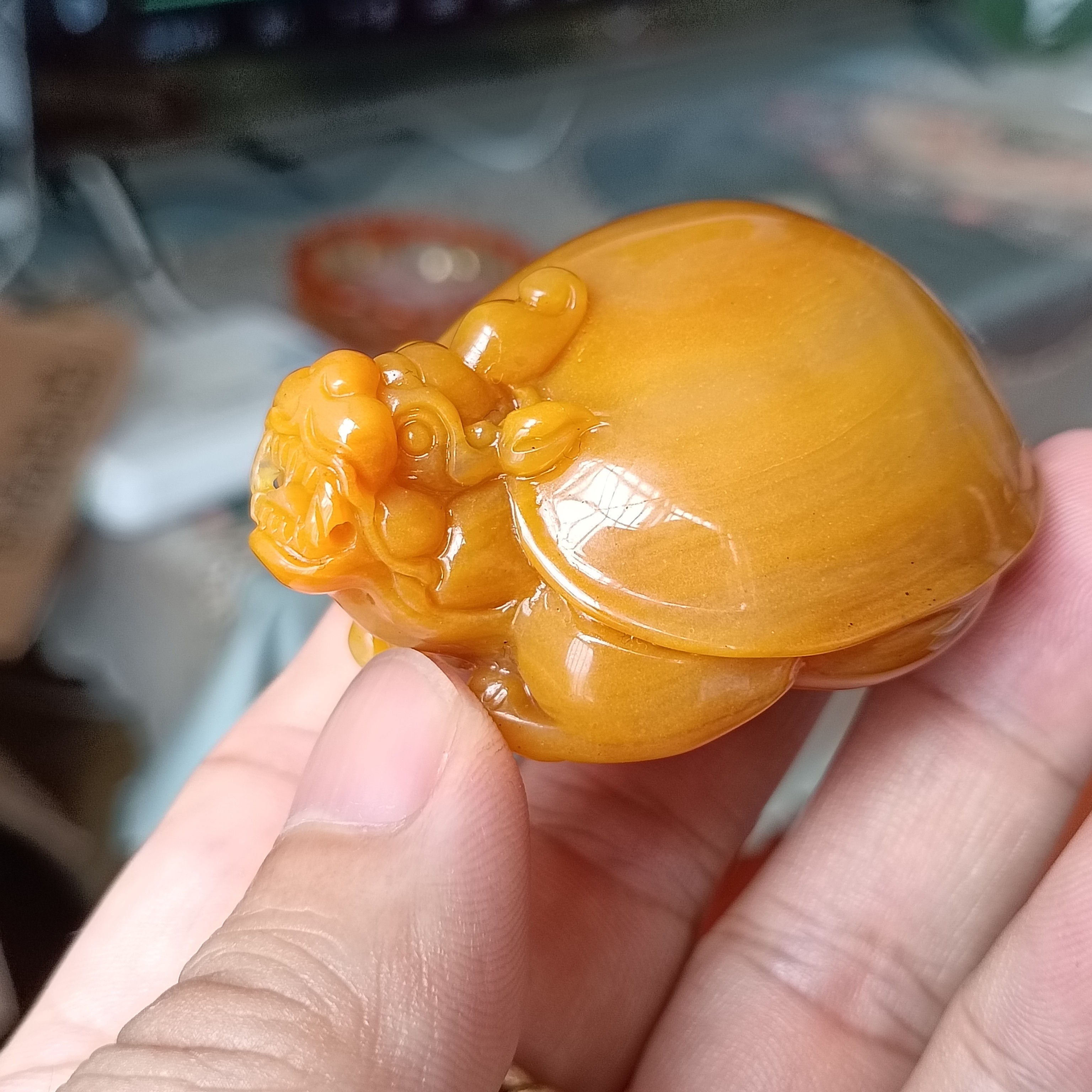 黄龙玉时尚手把件黄润精工雕刻