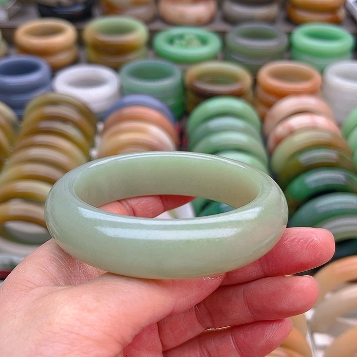 未镶嵌手镯（圆镯）石英质玉