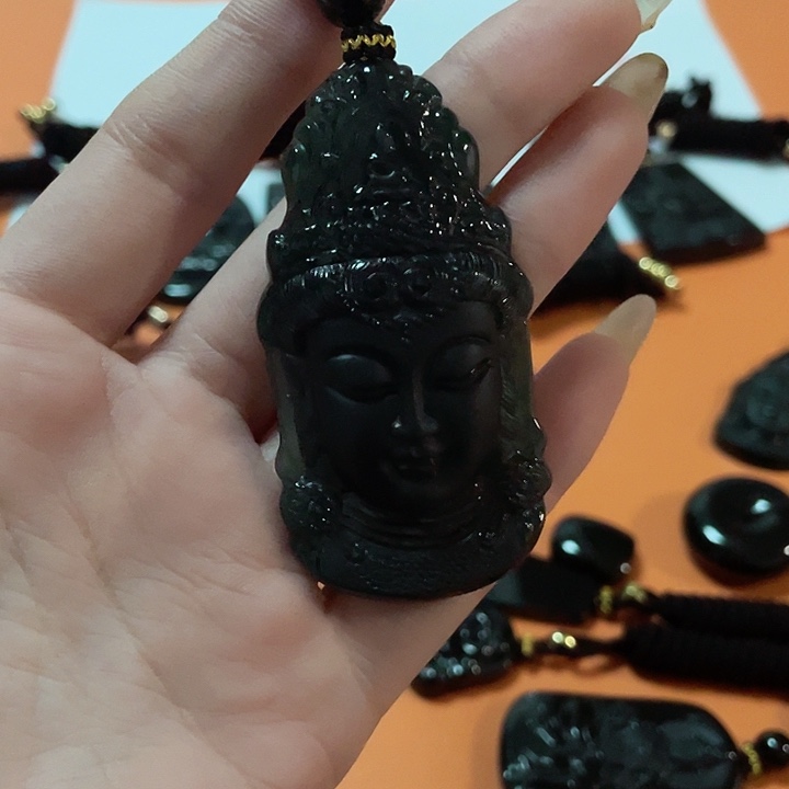 翡翠颈饰未镶嵌嗯**哈