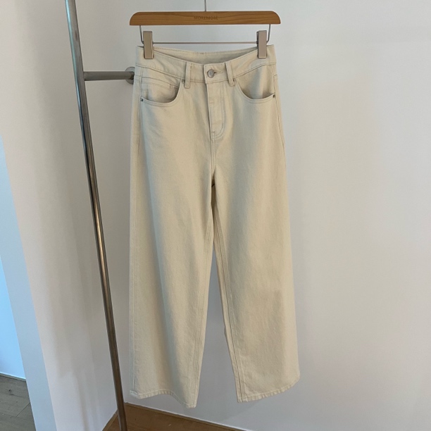 2025新款窄版米杏色无弹直筒牛仔裤