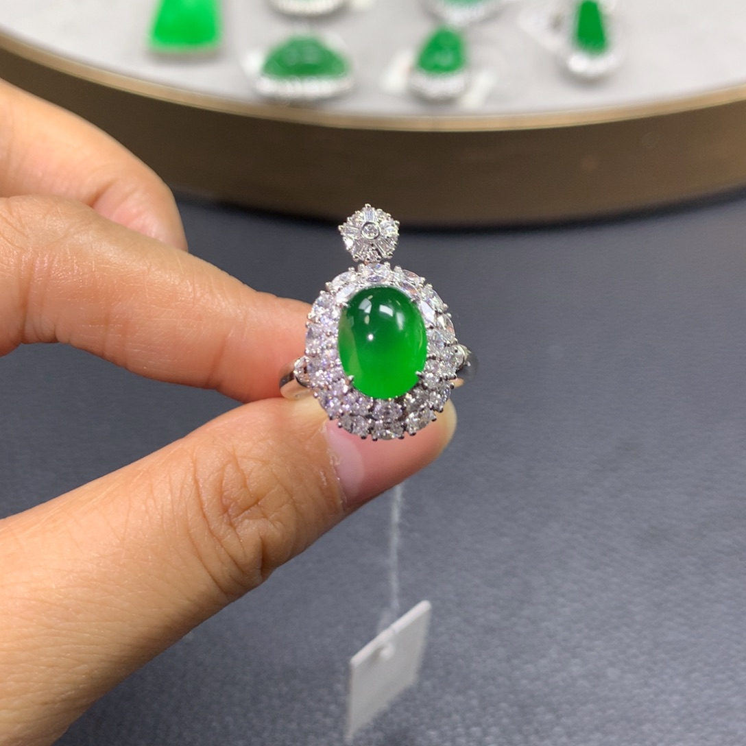 翡翠戒指18K金镶嵌翡翠