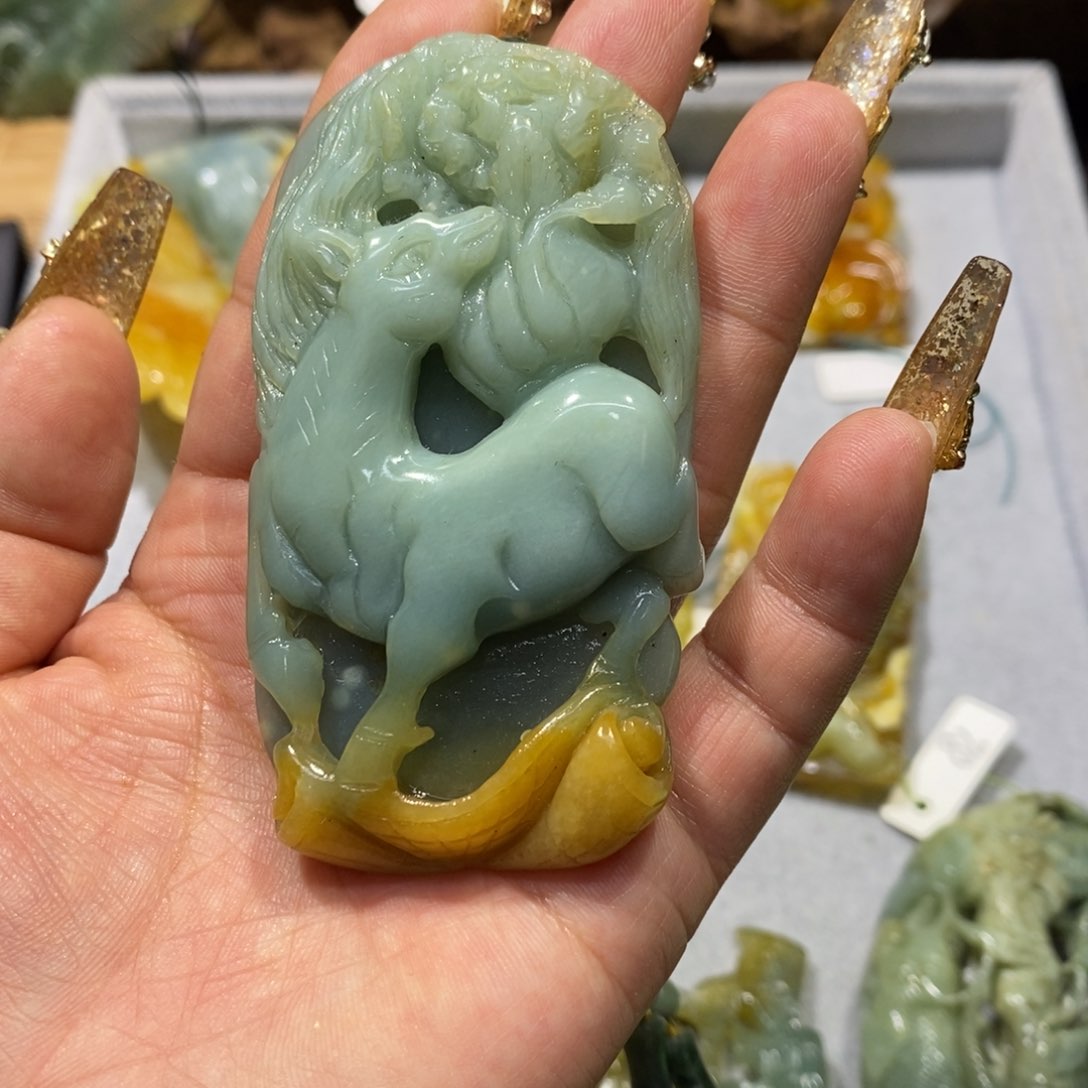 蛇纹石玉颈饰未镶嵌
