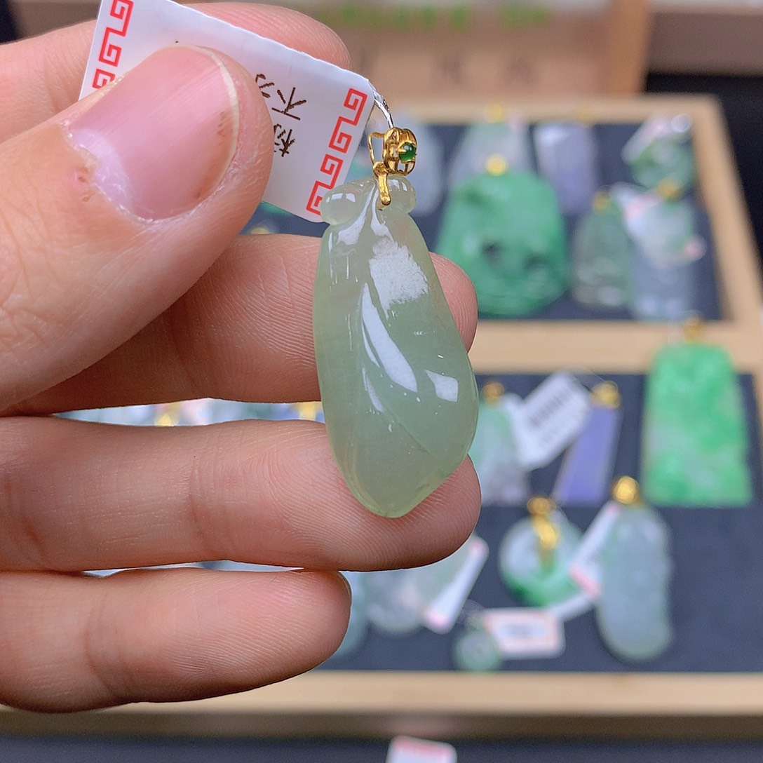翡翠颈饰18K金镶嵌翡翠