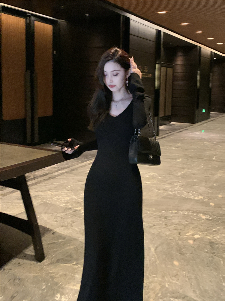 秋冬新款内搭针织连衣裙打底气质百搭收腰高级感修身显瘦时尚长裙
