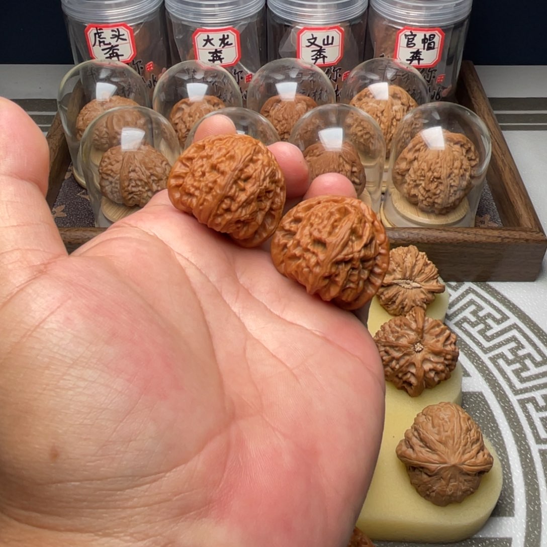 未***来文玩核桃吊坠35全品三角白狮子