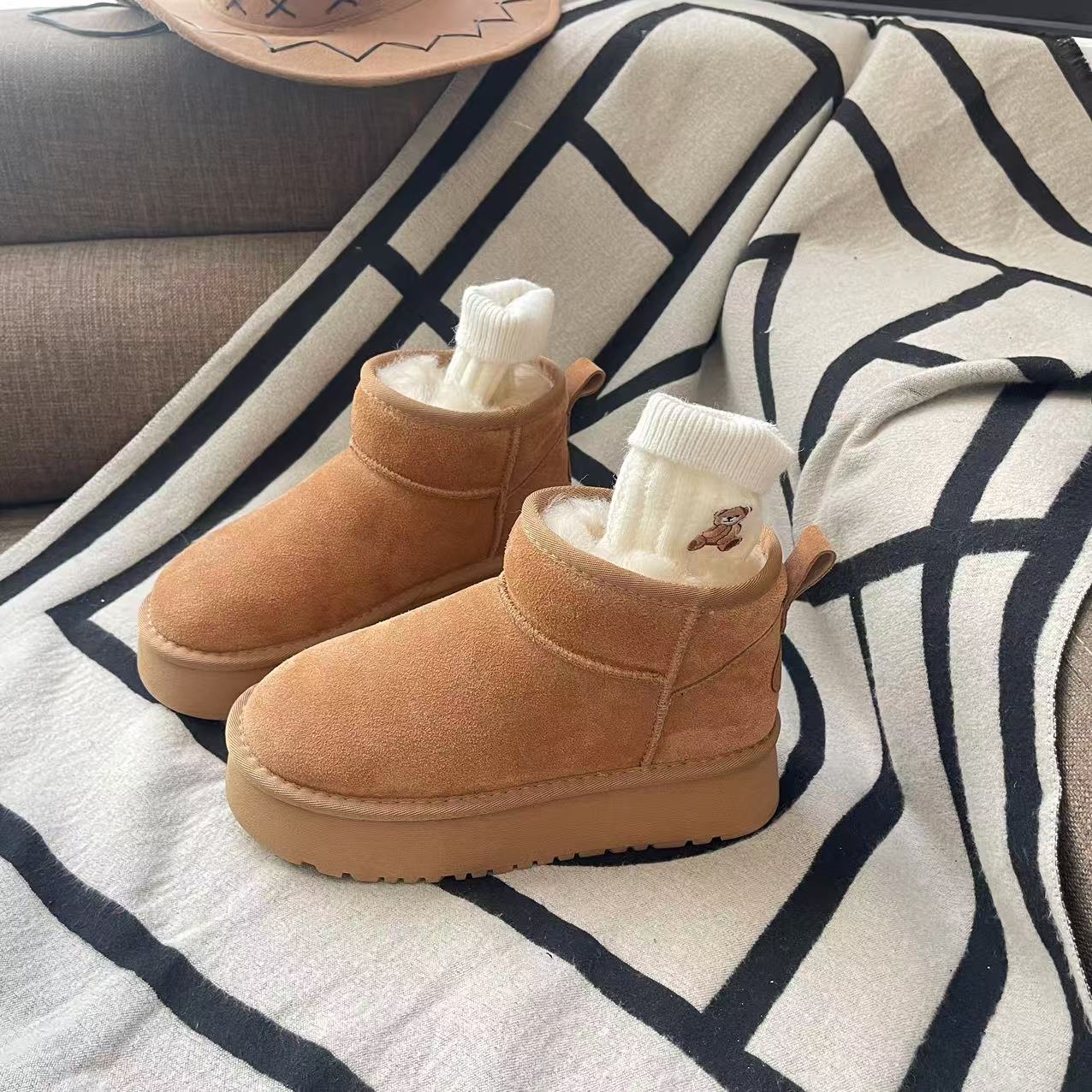 女靴新款加绒保暖纯色雪地靴263001-1