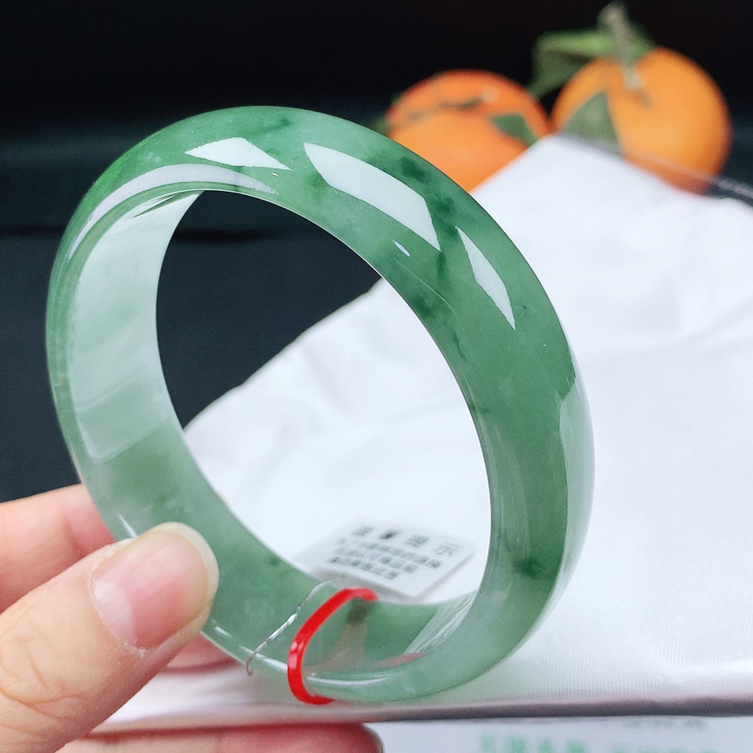 翡翠手镯未镶嵌60轮胎