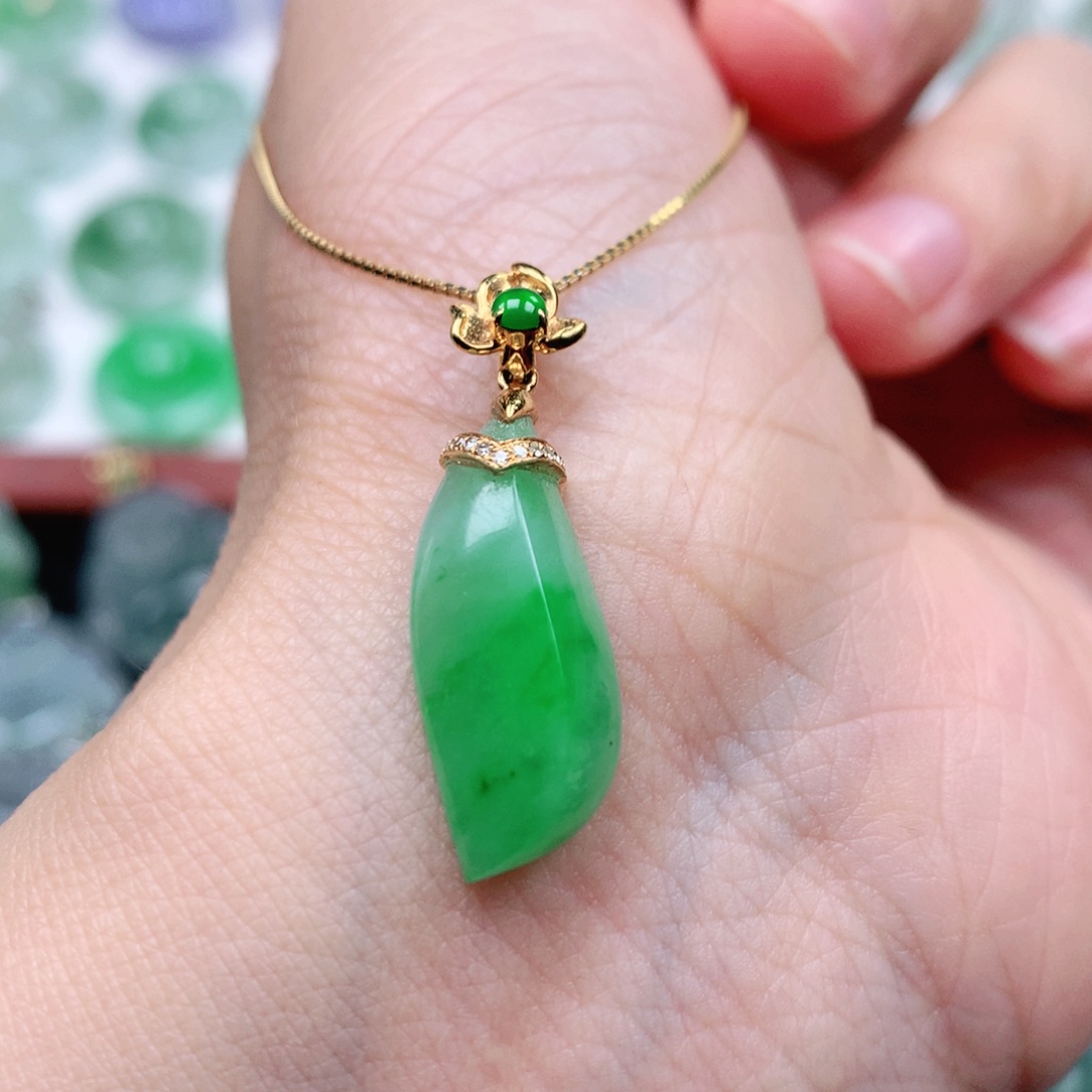 翡翠吊坠(不含链)18K金镶嵌