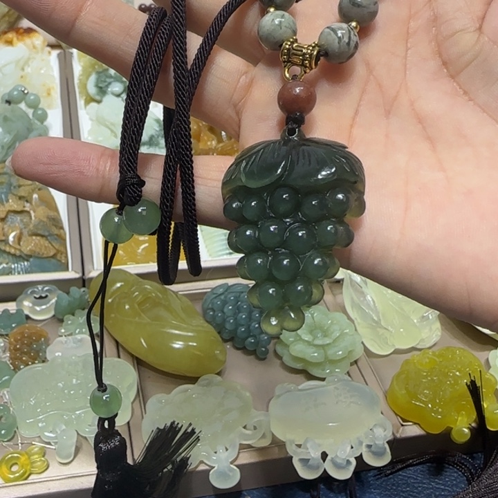 蛇纹石玉吊坠未镶嵌